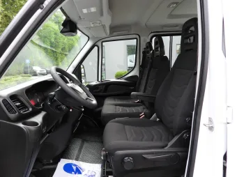 Iveco Daily doka skrzynia 170KM 098947 - siedzenia