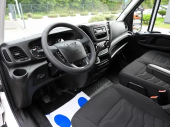 Iveco Daily doka skrzynia 170KM 098947 - srodek