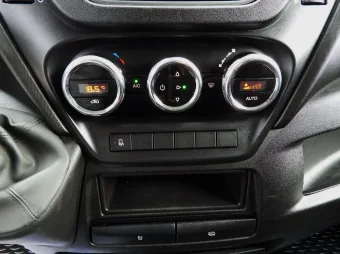 Iveco Daily doka skrzynia 170KM 098947 - wnetrze