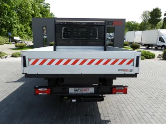 Iveco Daily doka skrzynia 120KM 390208 - bok tyl