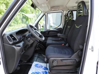 Iveco Daily doka skrzynia 120KM 390208 - kokpit