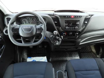 Iveco Daily doka skrzynia 120KM 390208 - siedzenia