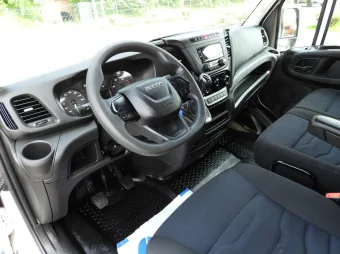 Iveco Daily doka skrzynia 120KM 390208 - srodek