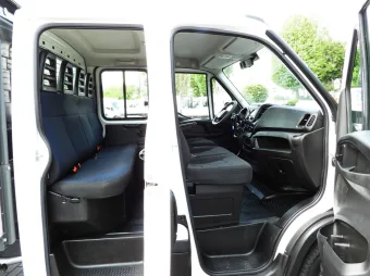 Iveco Daily doka skrzynia 120KM 390208 - wnetrze