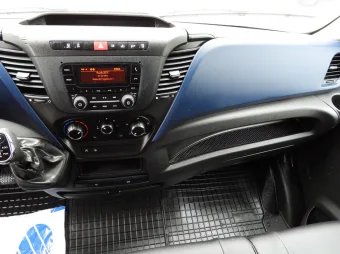 Iveco Daily furgon chłodnia 140KM 427384 - fotel kierowcy