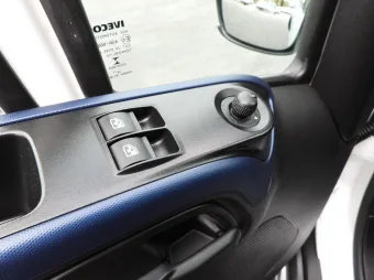 Iveco Daily furgon chłodnia 140KM 423247 - konsola