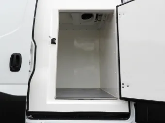 Iveco Daily furgon chłodnia 140KM 427384 - radio