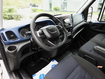 Iveco Daily furgon chłodnia 140KM 423247 - srodek