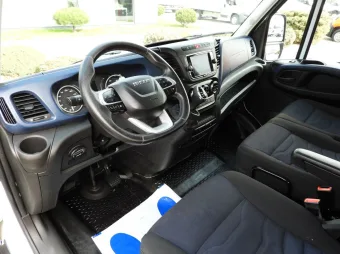 Iveco Daily doka skrzynia 160KM 434738 - srodek
