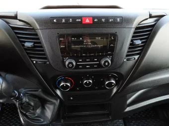 Iveco Daily skrzynia plandeka 10 palet 160KM 523600 - konsola