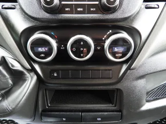 Iveco Daily skrzynia plandeka 10 palet 180KM 609285 - fotel kierowcy