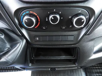 Iveco Daily skrzynia plandeka 10 palet 160KM 522893 - konsola