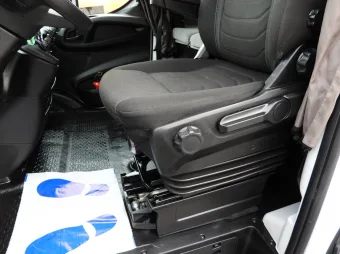 Iveco Daily skrzynia plandeka 10 palet 180KM 609285 - wnetrze