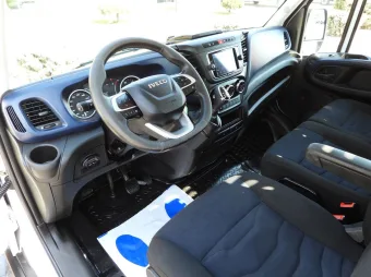 Iveco Daily skrzynia 8 palet 160KM 322393 - srodek