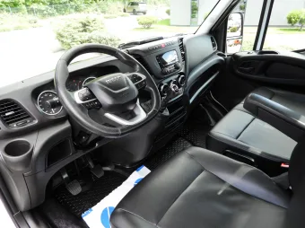 Iveco Daily skrzynia 10 palet 160KM 368829 - srodek