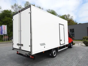 Iveco Daily kontener 10 palet 180KM 577306 - bok zabudowy