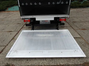 Iveco Daily skrzynia plandeka 8 palet 180KM 282410 - bok zabudowy