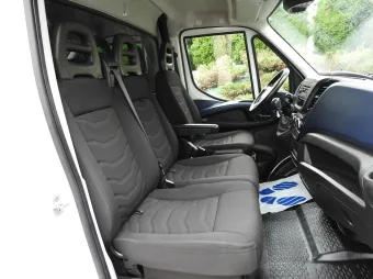 Iveco Daily skrzynia plandeka 8 palet 180KM 282410 - fotel kierowcy
