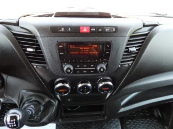 Iveco Daily skrzynia plandeka 10 palet 180KM 388946 - fotel kierowcy