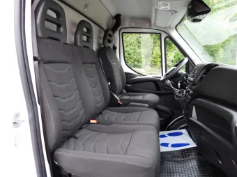 Iveco Daily skrzynia plandeka 8 palet 180KM 505903 - fotel pasazera