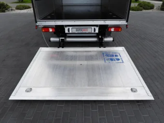Iveco Daily skrzynia plandeka 8 palet 180KM 494459 - kierownica