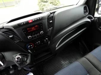 Iveco Daily skrzynia plandeka 8 palet 180KM 440376 - konsola
