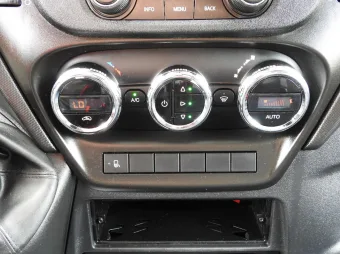 Iveco Daily skrzynia plandeka 10 palet 180KM 378090 - podsufitka