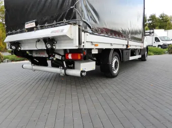 Iveco Daily skrzynia plandeka 8 palet 180KM 473000 - siedzenia