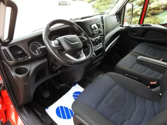 Iveco Daily skrzynia plandeka 10 palet 180KM 378090 - srodek