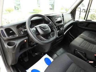 Iveco Daily skrzynia plandeka 8 palet 180KM 473000 - srodek