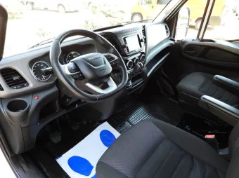 Iveco Daily skrzynia plandeka 10 palet 180KM 475050 - srodek