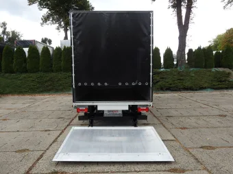 Iveco Daily skrzynia plandeka 8 palet 180KM 282410 - tyl zabudowy