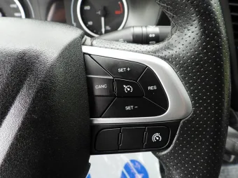 Iveco Daily skrzynia plandeka 10 palet 180KM 372228 - wnetrze