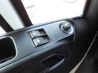 Iveco Daily skrzynia plandeka 10 palet 180KM 388946 - wnetrze