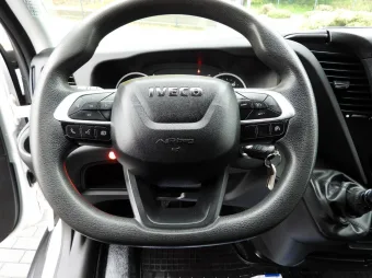 Iveco Daily skrzynia plandeka 8 palet 180KM 440376 - wnetrze