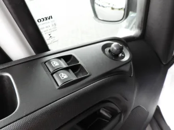 Iveco Daily skrzynia plandeka 8 palet 180KM 494459 - wnetrze