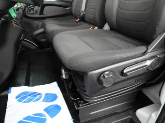 Iveco Daily skrzynia plandeka 8 palet 180KM 494459 - wnetrze