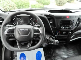 Iveco Daily skrzynia plandeka 8 palet 180KM 505903 - wnetrze