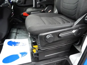 Iveco Daily skrzynia plandeka 10 palet 210KM 489702 - wnetrze