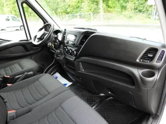 Iveco Daily skrzynia plandeka 10 palet 180KM 420373 - fotel kierowcy