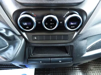 Iveco Daily skrzynia plandeka 11 palet 180KM 517558 - fotel pasazera