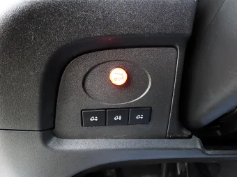 Iveco Daily kontener chłodnia 9 palet 170KM 105236 - fotel kierowcy