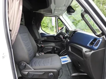 Iveco Daily skrzynia plandeka 12 palet 180KM 292181 - fotel kierowcy