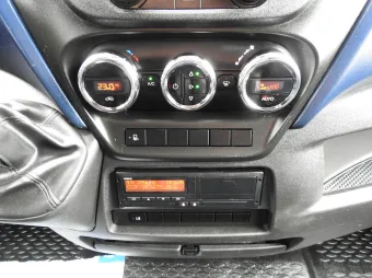 Iveco Daily skrzynia plandeka 12 palet 180KM 292181 - podsufitka