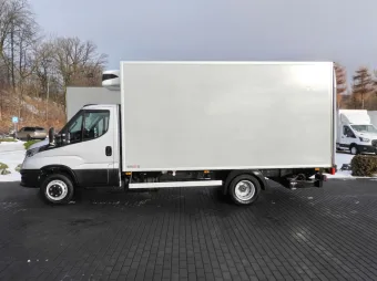 Iveco Daily kontener chłodnia 9 palet 180KM 325132 - zaladunek
