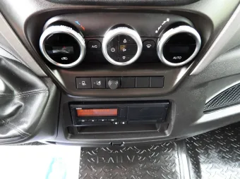 Iveco Daily skrzynia plandeka 14 palet 180KM 470390 - fotel pasazera