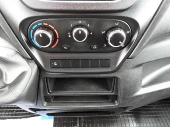 Iveco Daily doka wywrotka 130KM 041108 - konsola środkowa