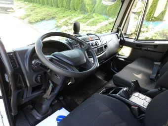 Iveco Eurocargo skrzynia plandeka 20 palet 220KM 3955 - srodek