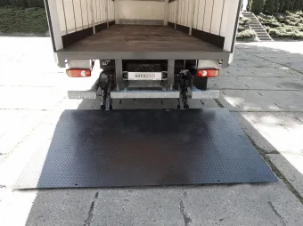 Iveco Eurocargo skrzynia plandeka 20 palet 220KM 3955 - tyl zabudowy