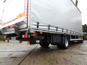 Iveco Eurocargo skrzynia plandeka 18 palet 250KM 1231 - fotel kierowcy